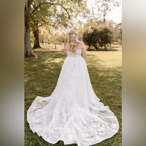 Elegant White Lace Wedding Dress